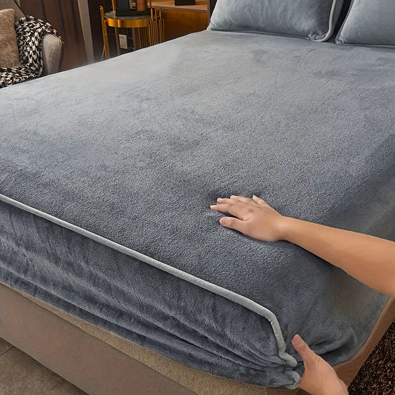 Luxurious Milk Fleece Queen Fitted Sheet - Cozy Grey-1